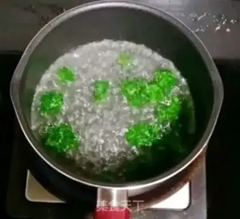 Make Shrimp egg noodles step 4