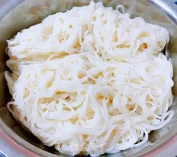 Make Tofu-based beef noodles step 7