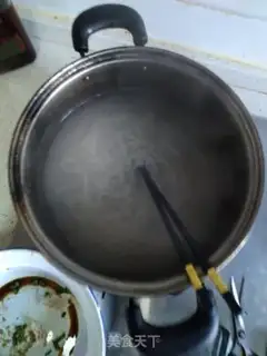 Make A bowl of onion noodles step 4