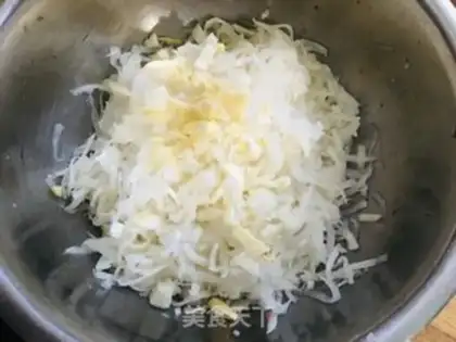 Make A radish bun step 0