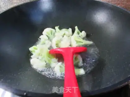 Make Dinosaur fried doubles step 2