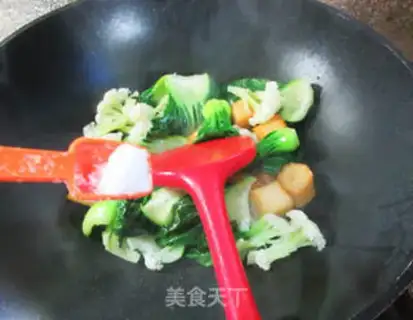 Make Dinosaur fried doubles step 4