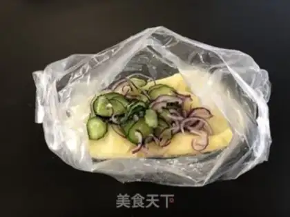 Make Japanese mashed potato salad step 3