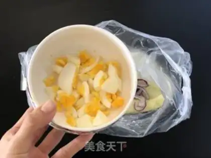 Make Japanese mashed potato salad step 4
