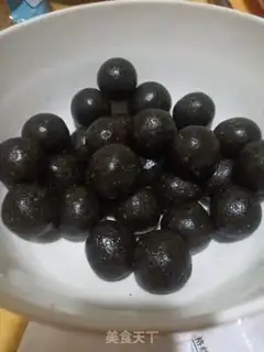Make Homemade black sesame pills step 10