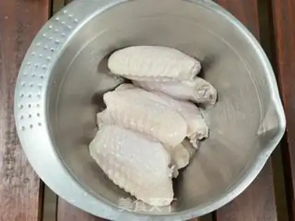 Make No one likes chicken wings step 0