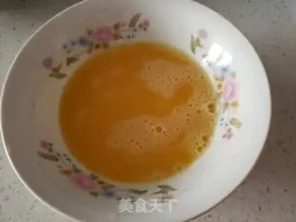 Make Onion fried eggs step 1