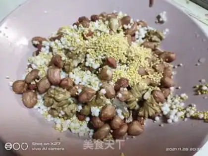 Make Peanut rice walnut step 1