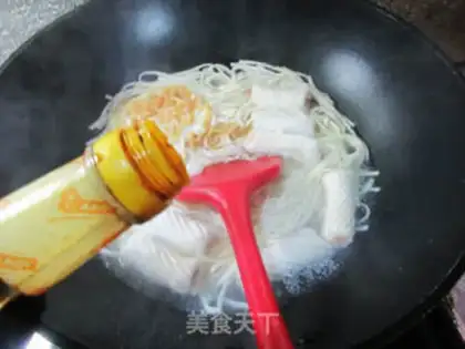 Make Egg-covered fish noodles step 3