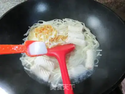 Make Egg-covered fish noodles step 4