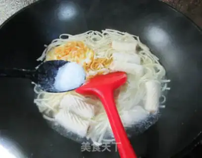Make Egg-covered fish noodles step 5