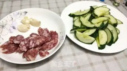 Make The cucumber with sausage step 1