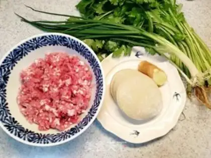 Make Celery pork dumplings step 0