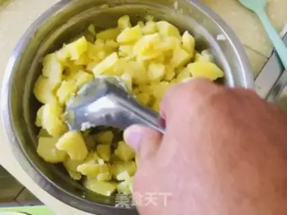 Make Pour the mashed potatoes step 2