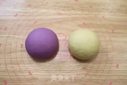 Make Double-colour embroidery step 2