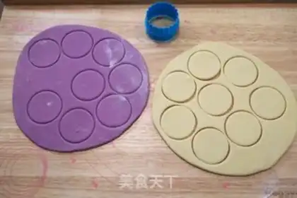 Make Double-colour embroidery step 3
