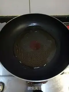 Make Eggs and oil step 1