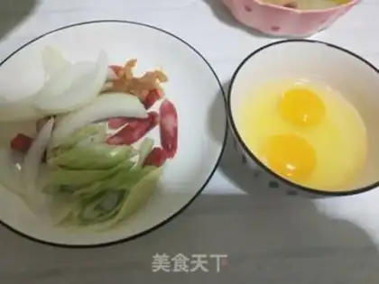 Make Squeeze the sausage eggs step 0