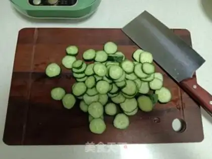 Make cucumber dry step 1