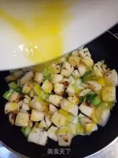 Make Eggs and oil step 4