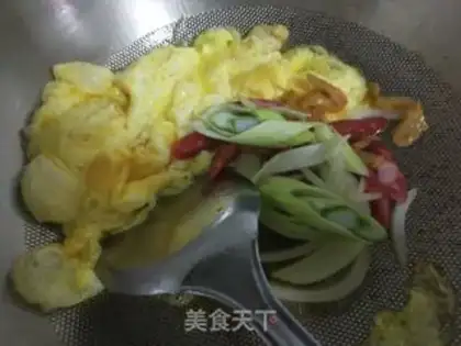 Make Squeeze the sausage eggs step 2