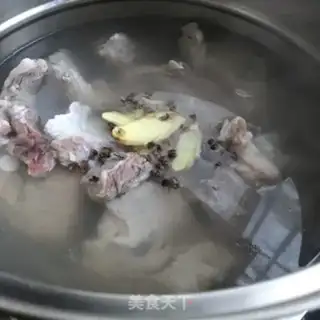 Make A lamb stew of fruit radish step 0