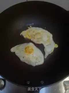Make Soy fried eggs step 1