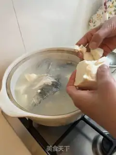 Make Fishball head soup step 11