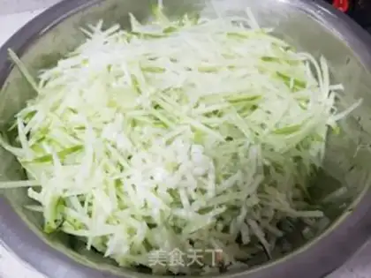 Make Honey tea with white carrots step 1