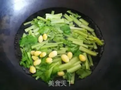 Make Celery pickles, fried squid step 2
