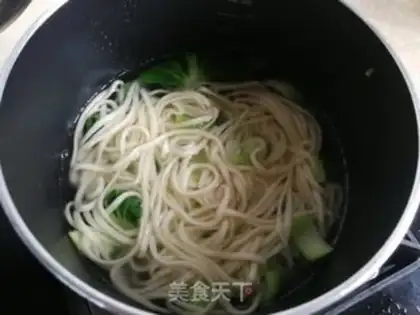 Make The green egg knocks the meat noodles step 4