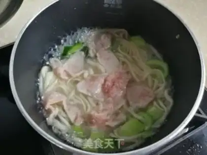 Make The green egg knocks the meat noodles step 5