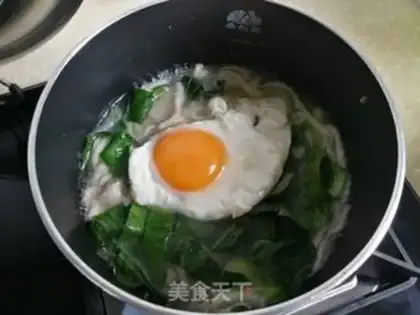Make The green egg knocks the meat noodles step 6