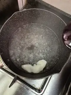 Make Western eggs step 1