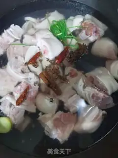 Make Sour lemon pig hoof step 1