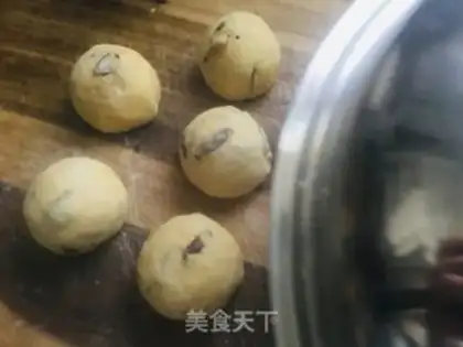 Make Red-tree corn buns step 9