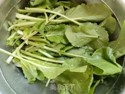 Make Garlic peppers and oil sprouts step 0