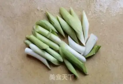 Make Garlic sprouts step 2