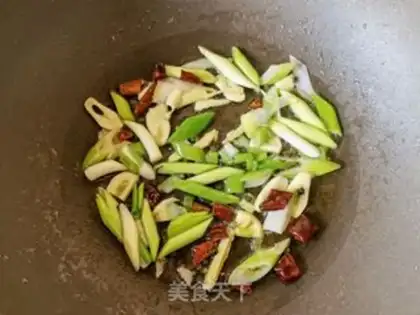 Make Garlic sprouts step 3
