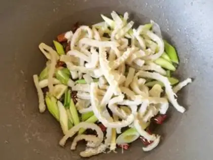 Make Garlic sprouts step 4
