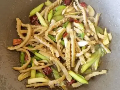 Make Garlic sprouts step 7