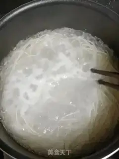 Make Spaghetti mushroom sauce step 1