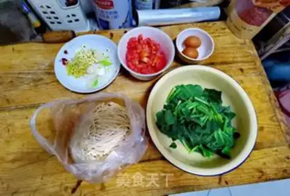 Make Tomato egg noodles step 0
