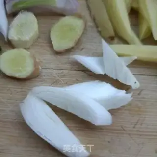 Make Dry-pot intestines shrimp step 1