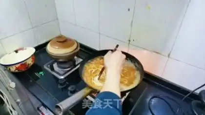 Make Tomato egg noodles step 7