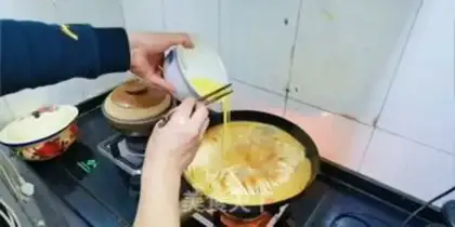 Make Tomato egg noodles step 8