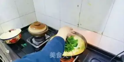 Make Tomato egg noodles step 9