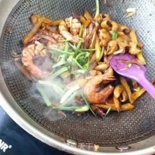 Make Dry-pot intestines shrimp step 17