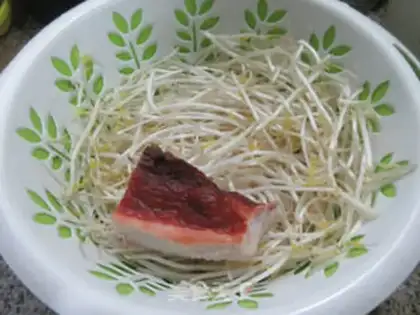 Make Soy sauce, green bean sprouts step 0