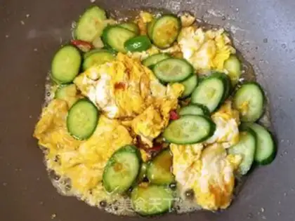 Make Dutch cucumber fried eggs step 8